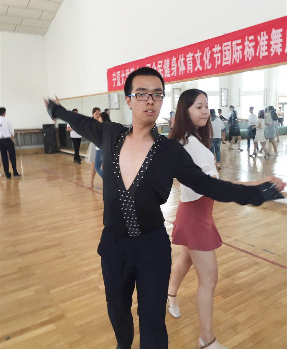 蓝鲸体育客户端