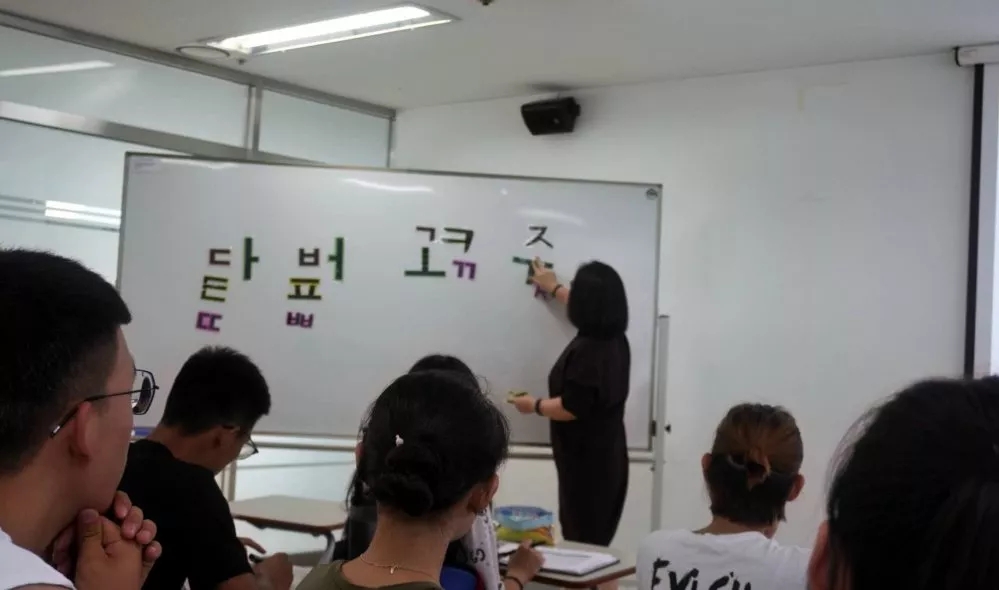 蓝鲸体育APP下载
